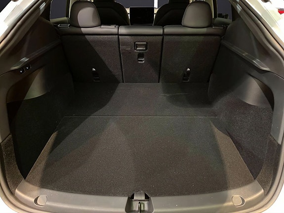 Tesla Model Y 12 of 13