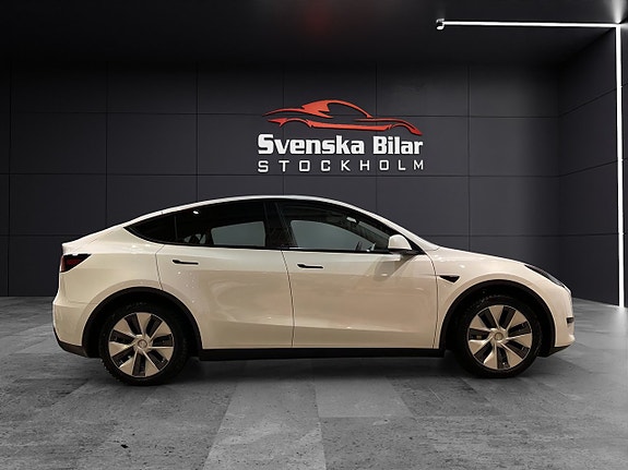 Tesla Model Y 4 of 13