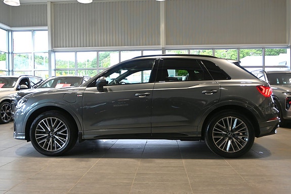 Audi Q3 2 of 5