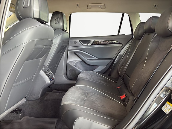 Volkswagen Passat 16 of 20