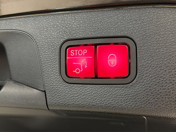 Mercedes-Benz EQC400 9 of 18