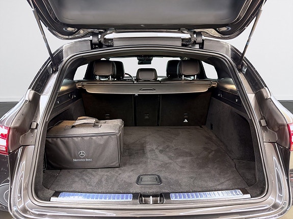 Mercedes-Benz EQC400 8 of 18