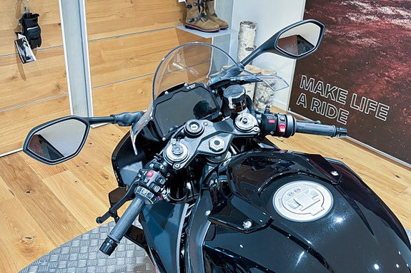 BMW S 1000 RR |Carbon frame cover|Bonomici racing|Endast 500 mil| 9 of 12