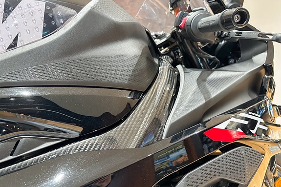 BMW S 1000 RR |Carbon frame cover|Bonomici racing|Endast 500 mil| 8 of 12