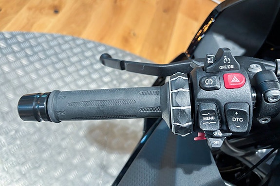 BMW S 1000 RR |Carbon frame cover|Bonomici racing|Endast 500 mil| 10 of 12
