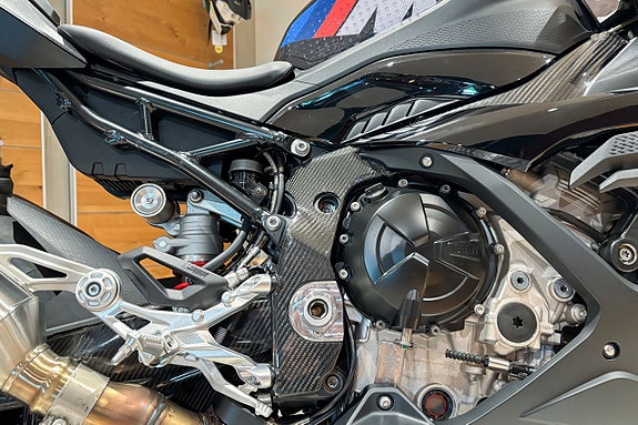 BMW S 1000 RR |Carbon frame cover|Bonomici racing|Endast 500 mil| 6 of 12
