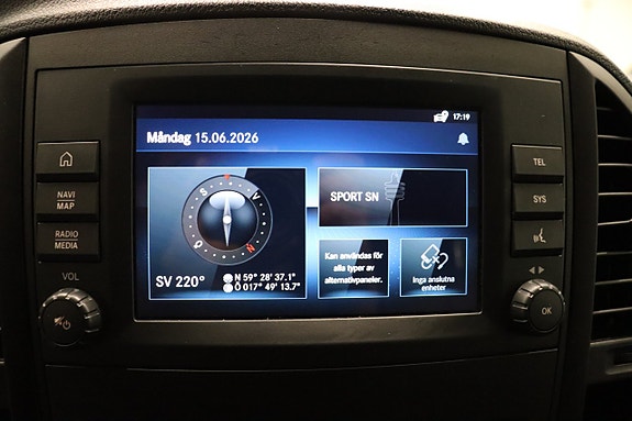 Mercedes-Benz eVito Tourer 25 of 27