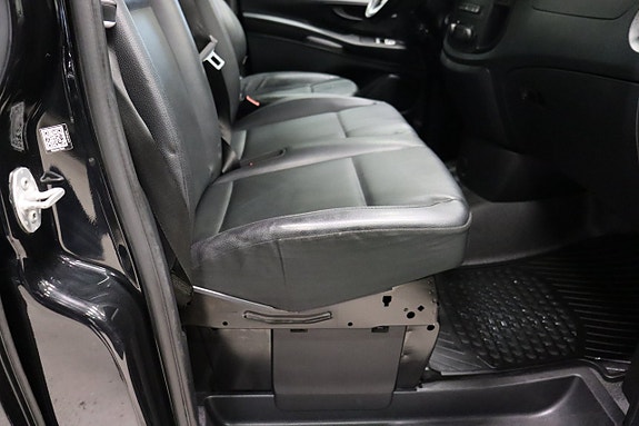 Mercedes-Benz eVito Tourer 17 of 27