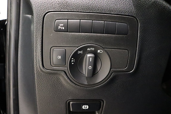 Mercedes-Benz eVito Tourer 12 of 27