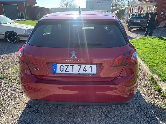 Peugeot 308 4 of 5