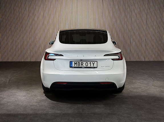 Tesla Model 3 4 of 5
