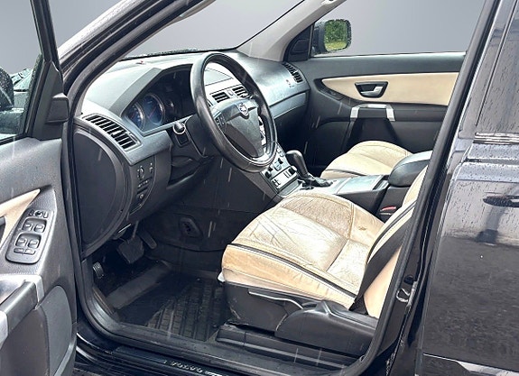 Volvo XC90 7 of 15