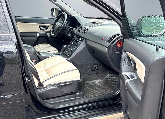 Volvo XC90 8 of 15