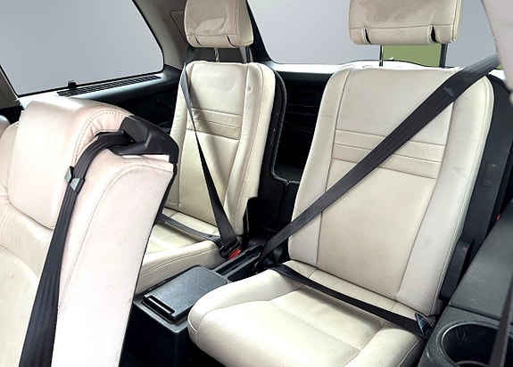 Volvo XC90 11 of 15