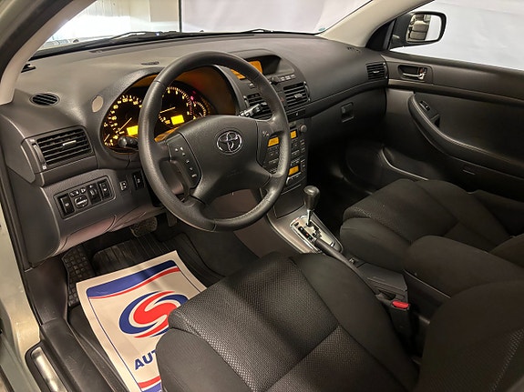 Toyota Avensis 5 of 5