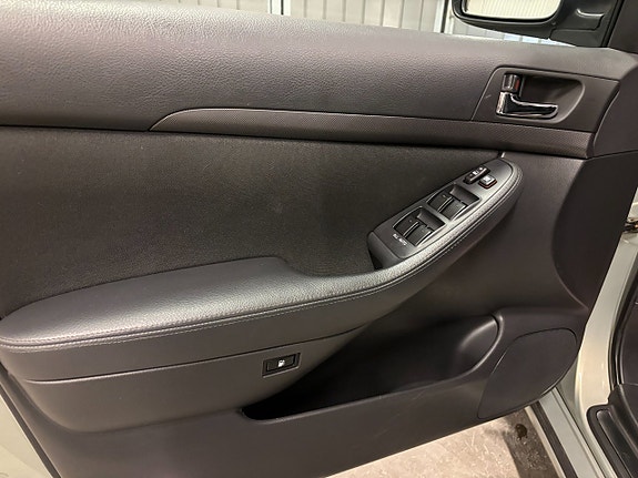Toyota Avensis 4 of 5