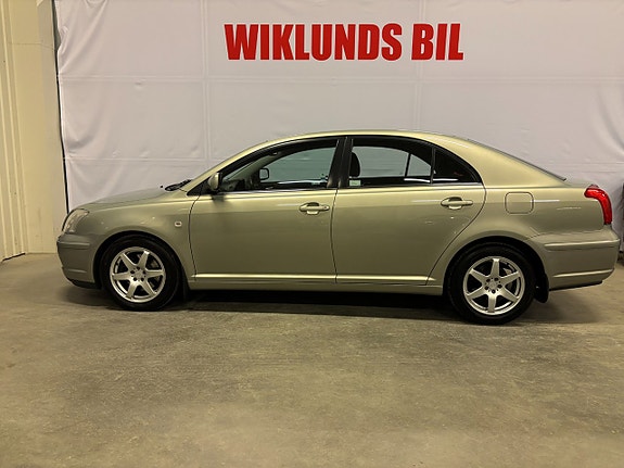Toyota Avensis 2 of 5