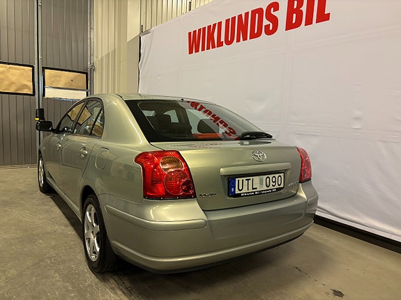 Toyota Avensis 3 of 5