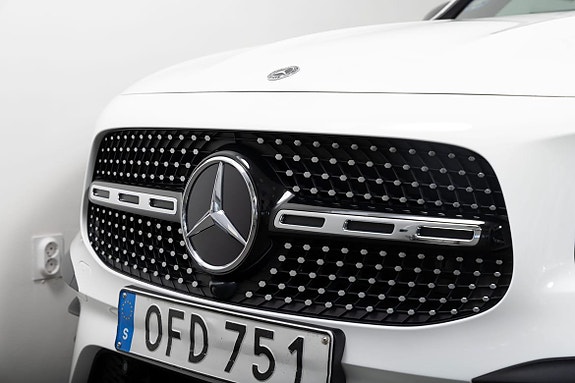 Mercedes-Benz GLB200 d 3 of 23
