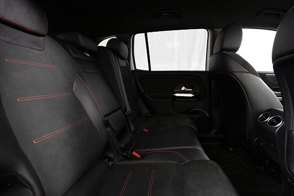 Mercedes-Benz GLB200 d 15 of 23