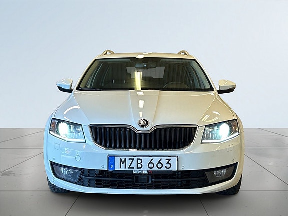 Skoda Octavia 2 of 5