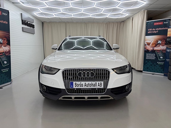 Audi A4 allroad 2 of 5