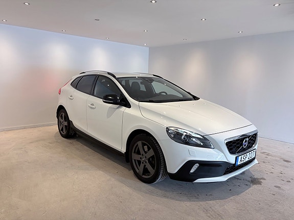 Volvo V40 Cross Country 3 of 5