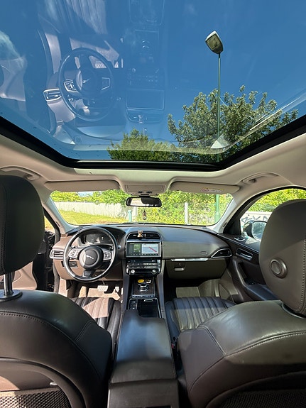 Jaguar F-PACE 6 of 10
