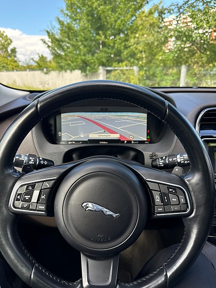 Jaguar F-PACE 9 of 10