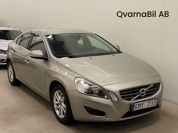 Volvo S60 2 of 5