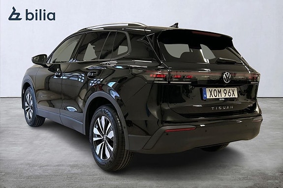 Volkswagen Tiguan 2 of 5