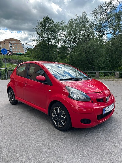 Toyota Aygo 2 of 5
