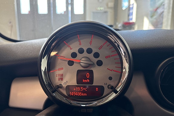 MINI Cooper 19 of 22