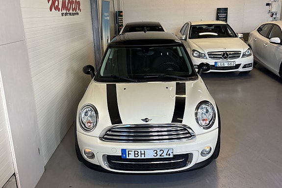 MINI Cooper 4 of 5