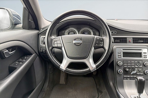 Volvo XC70 11 of 17