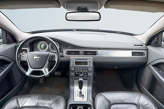 Volvo XC70 13 of 17