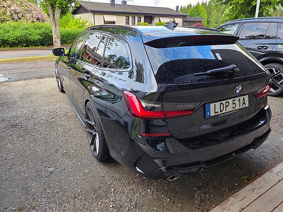 BMW 330d 4 of 5
