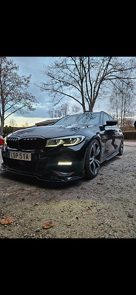 BMW 330d 3 of 5