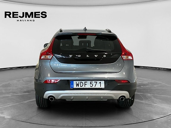 Volvo V40 Cross Country 8 of 14
