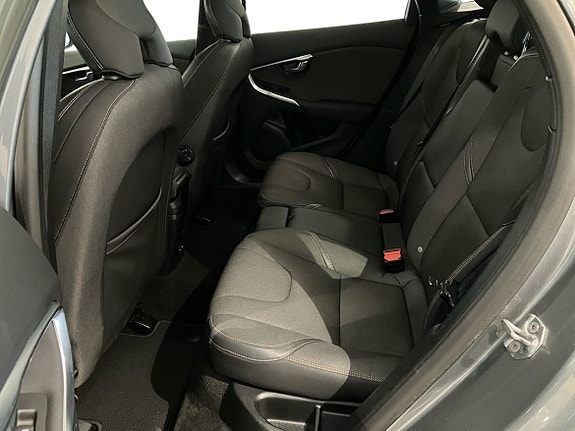 Volvo V40 Cross Country 7 of 14