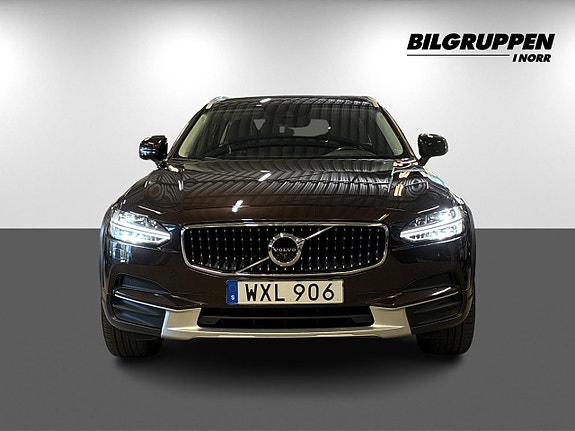Volvo V90 Cross Country 3 of 5