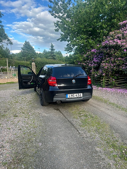 BMW 120d 4 of 5