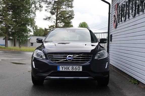 Volvo XC60 2 of 5