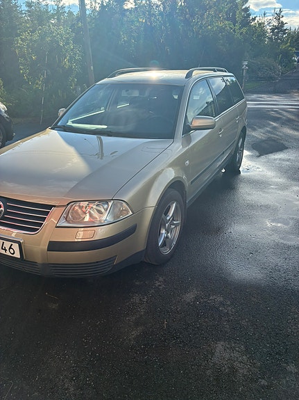 Volkswagen Passat 2 of 4