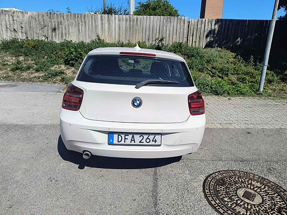 BMW 118d 3 of 5
