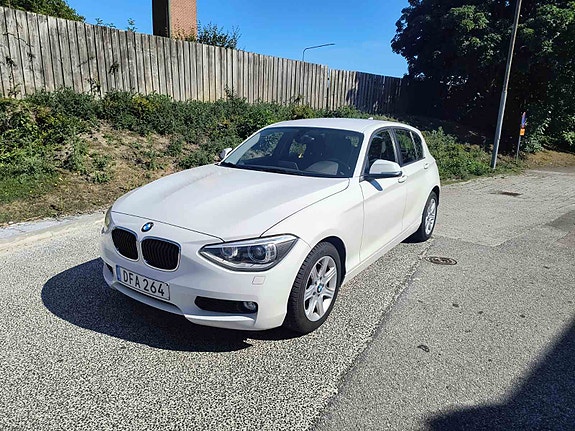 BMW 118d 4 of 5