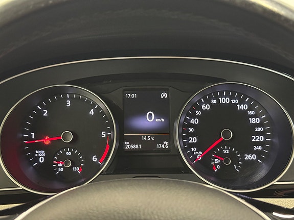 Volkswagen Passat 19 of 19