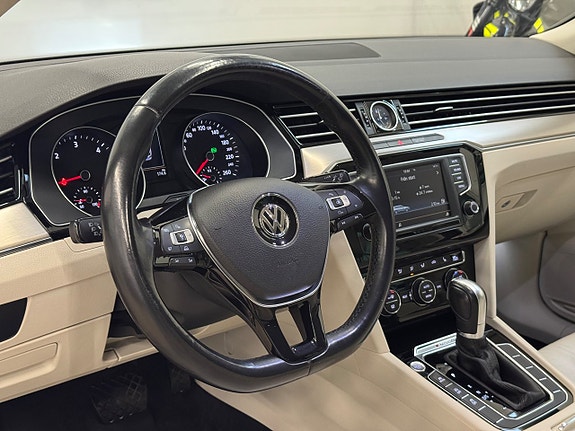 Volkswagen Passat 16 of 19