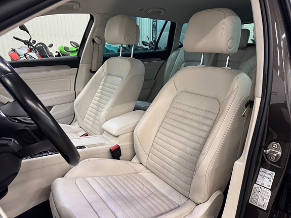 Volkswagen Passat 12 of 19