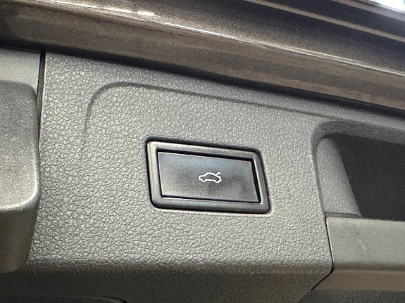 Volkswagen Passat 9 of 19